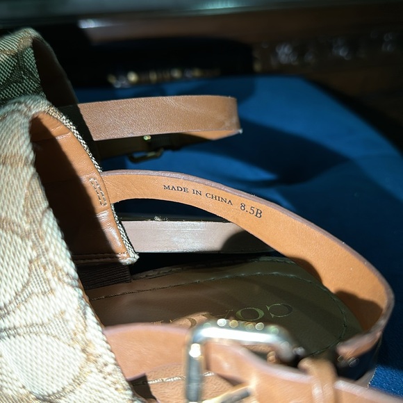 Women coach strap sandals size 8.5 - Picture 4 of 5